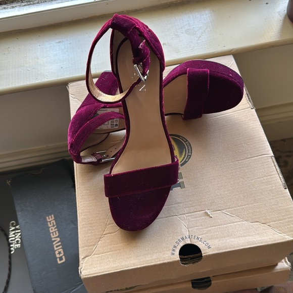 Wine velvet heels - Picture 2 of 5